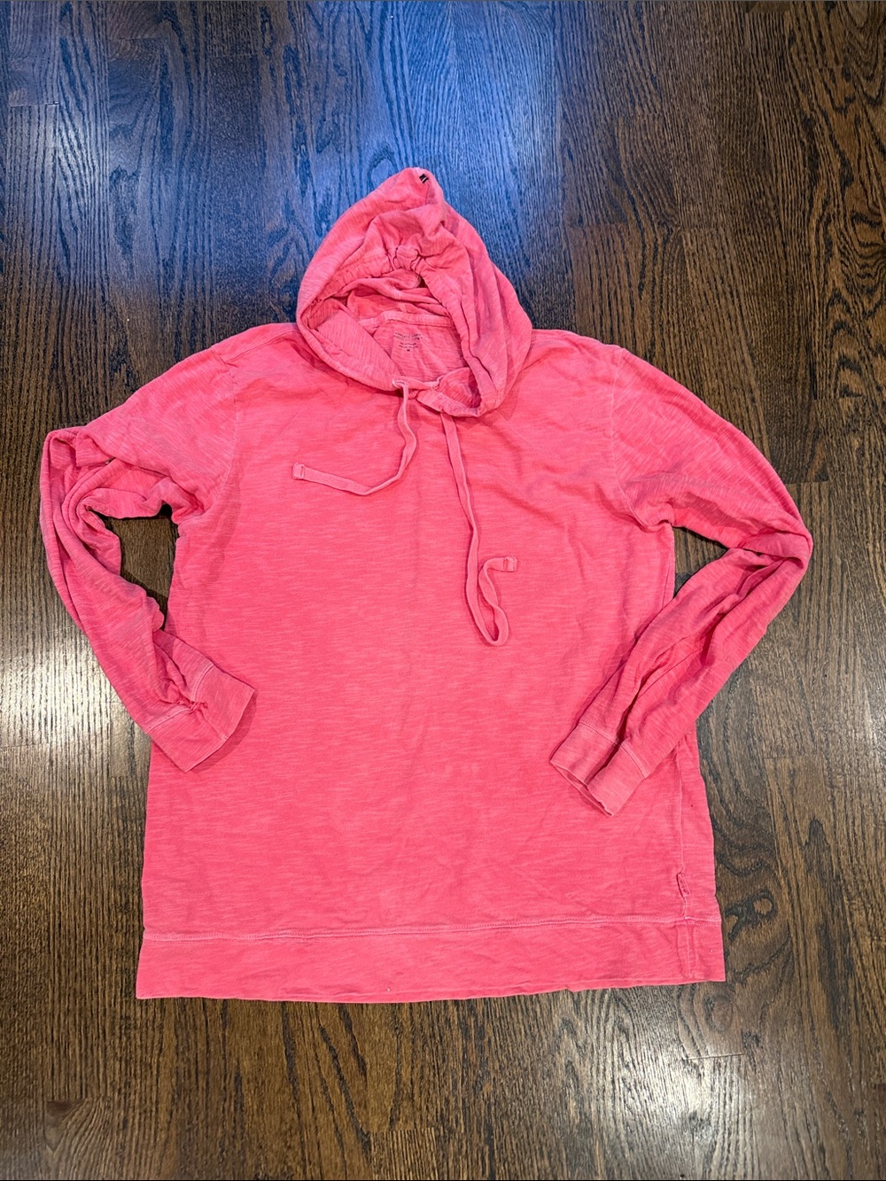 Men’s vineyard vines medium Pink Hooded Pullover shirt